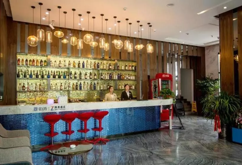 Hotelli Zmax Lhasa Potala Palace Square