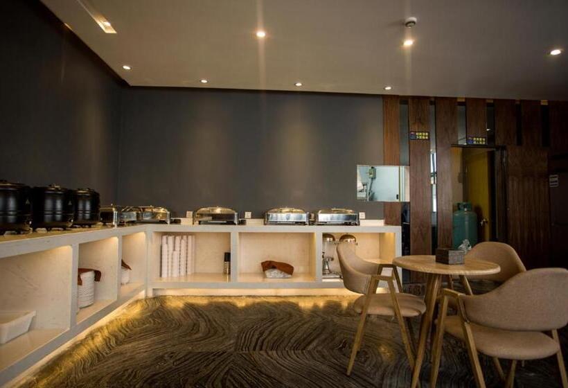 فندق Zmax Lhasa Potala Palace Square