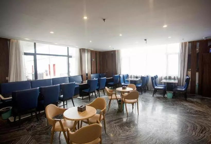 Hotelli Zmax Lhasa Potala Palace Square