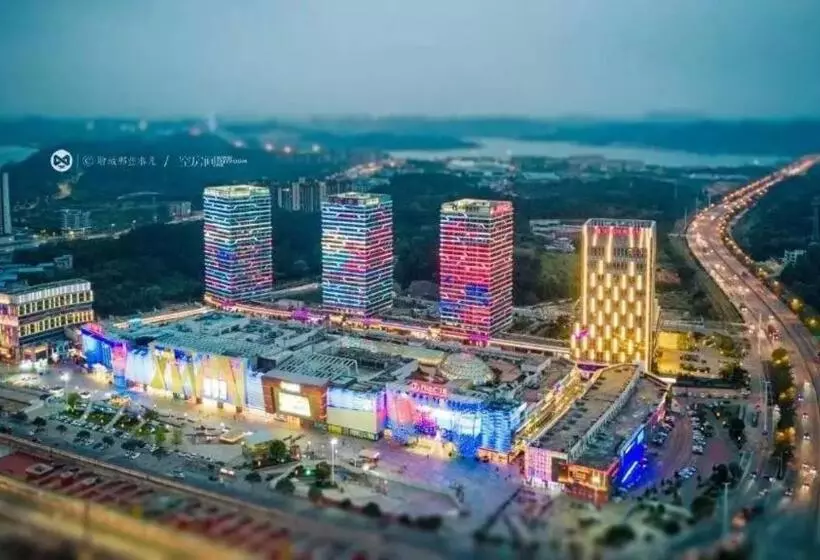 Iu Hotels·guangzhou Zengcheng Gualv Road Wanda Plaza