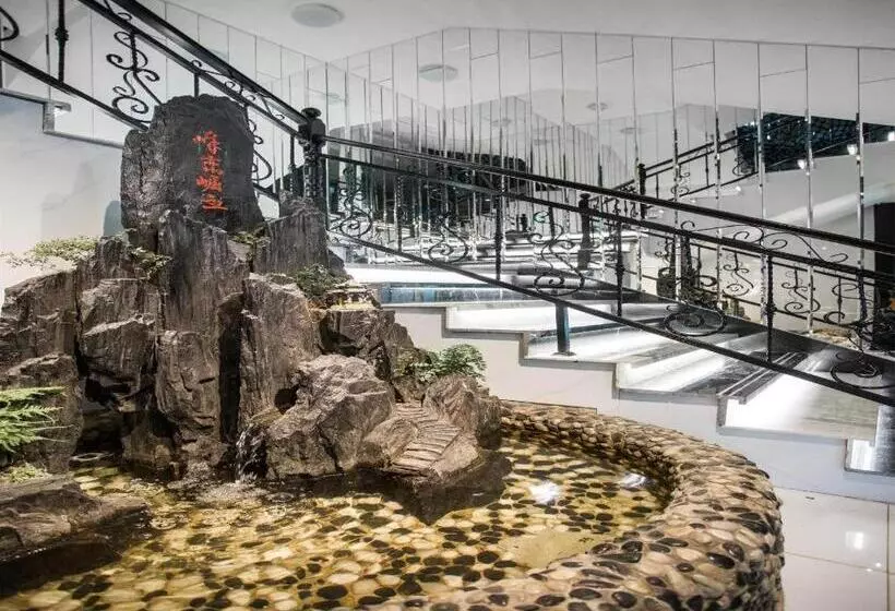 Xana Hotelle Tangshan North Railway Station