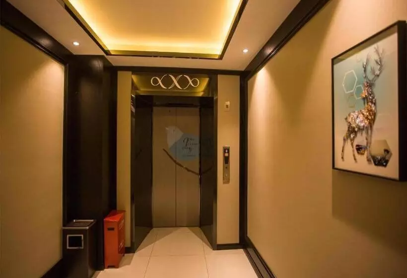 Xana Hotelle Tangshan North Railway Station