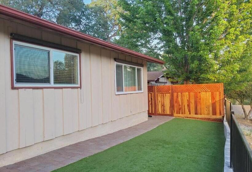 호스텔 Peaceful Yosemite Retreat King Suite Pet Friendly