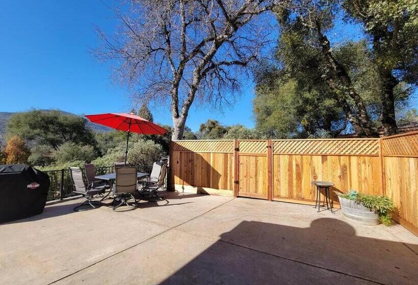 호스텔 Peaceful Yosemite Retreat King Suite Pet Friendly