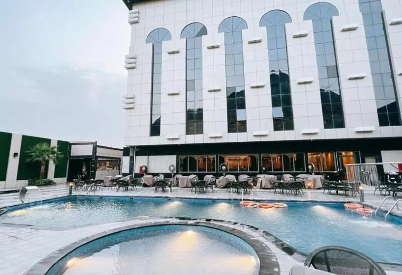 Hotelli رنز بالاس