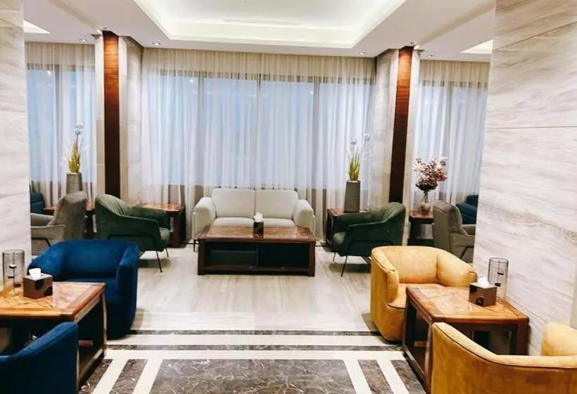 Hotelli رنز بالاس