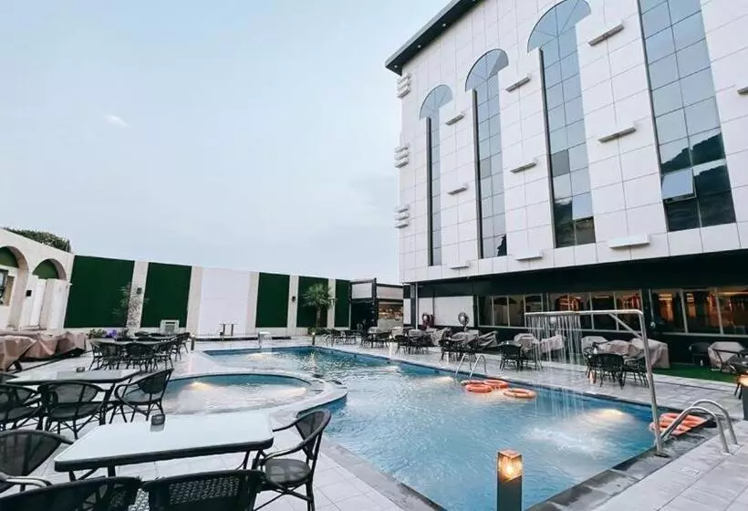 Hotelli رنز بالاس