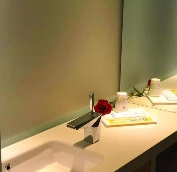 هتل 7days Inn Tianjin Airport No.1 Bridge Branch
