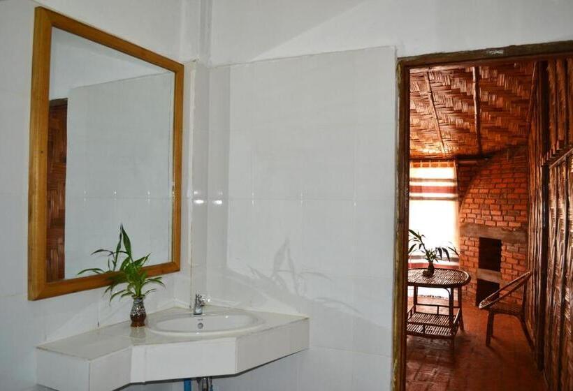 בית מלון כפרי Phou Iu Iii Bungalows