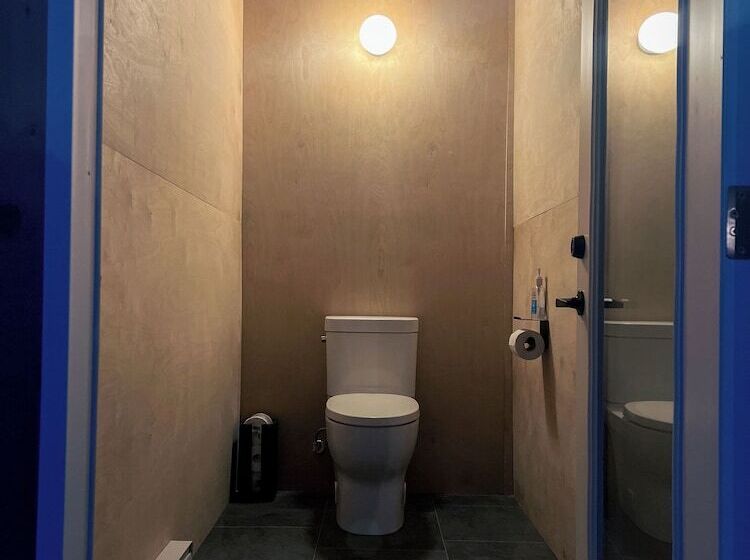 فندق على الطريق The Stonewater