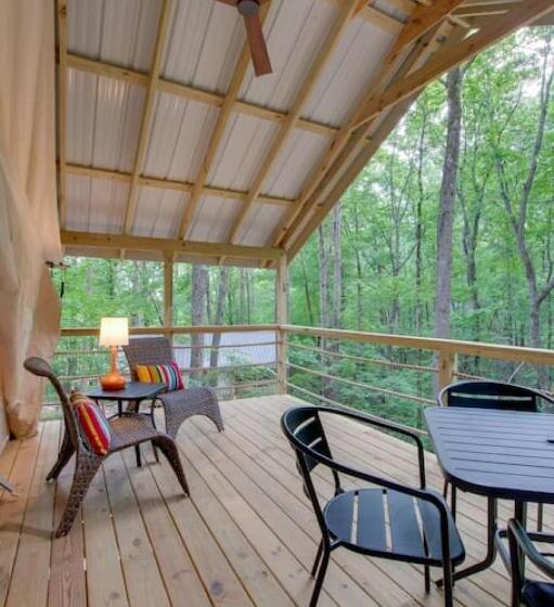 Курорт Game Room Luxury Glamping Tent Arcade Theme