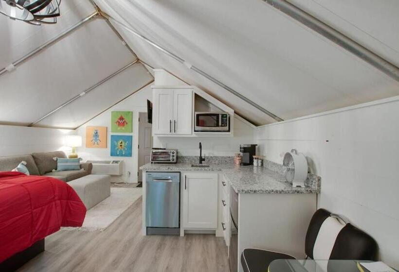 Курорт Game Room Luxury Glamping Tent Arcade Theme