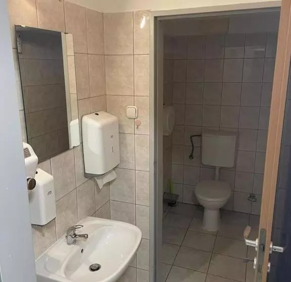 Viola Hostel