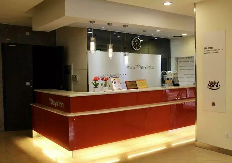 Hotelli 7days Inn Neijiang Wenying Street Century Riverside