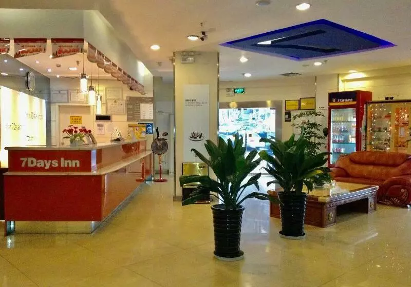 Hotelli 7days Inn Neijiang Wenying Street Century Riverside