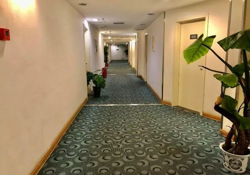 Hotelli 7days Inn Neijiang Wenying Street Century Riverside