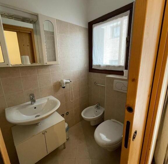 هتل Ambassador Rooms In Bormio, Solo Camera Senza Colazione