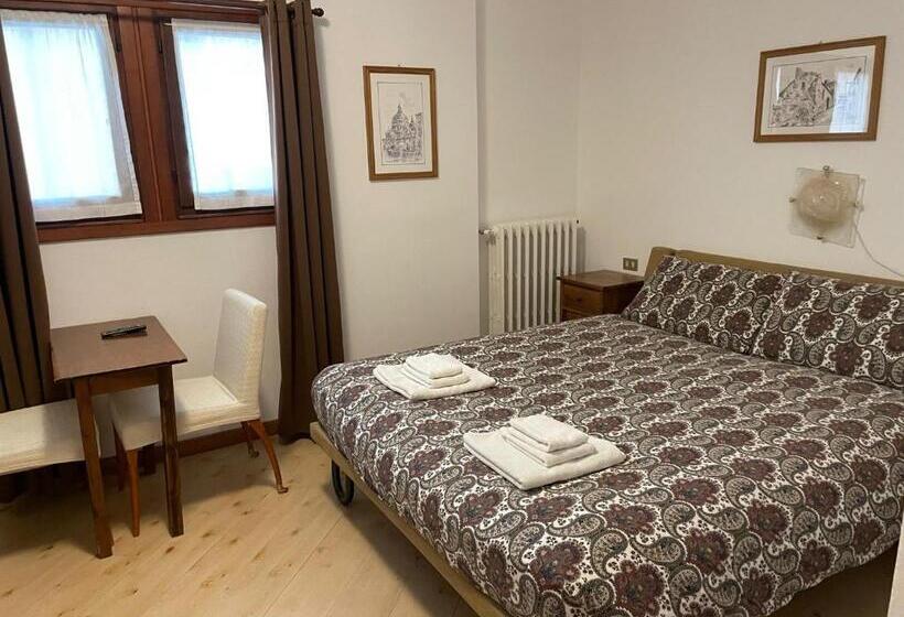 هتل Ambassador Rooms In Bormio, Solo Camera Senza Colazione