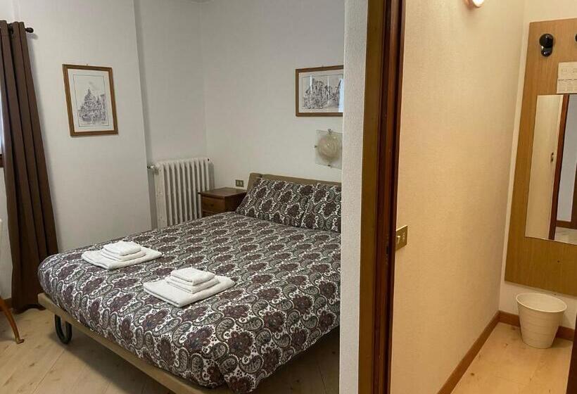 هتل Ambassador Rooms In Bormio, Solo Camera Senza Colazione