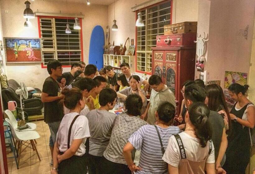 Retkeilymaja U Shore House