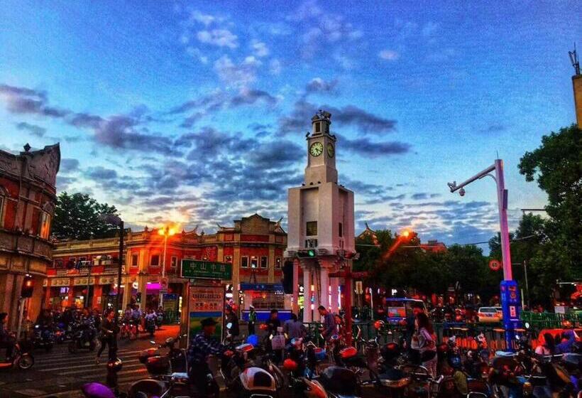 Retkeilymaja U Shore House