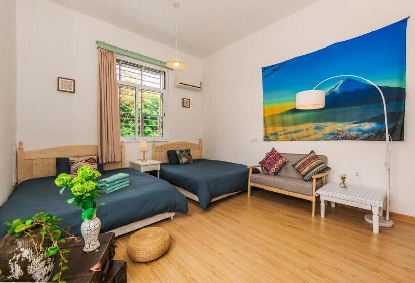 Retkeilymaja U Shore House