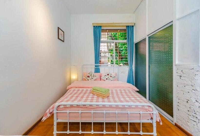 Retkeilymaja U Shore House