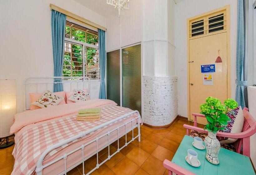 Retkeilymaja U Shore House