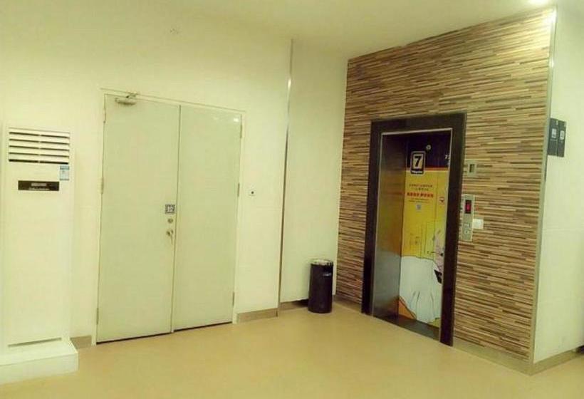 Hotelli 7days Inn Shenzhen Huagqiangbei Yannan Subway Station