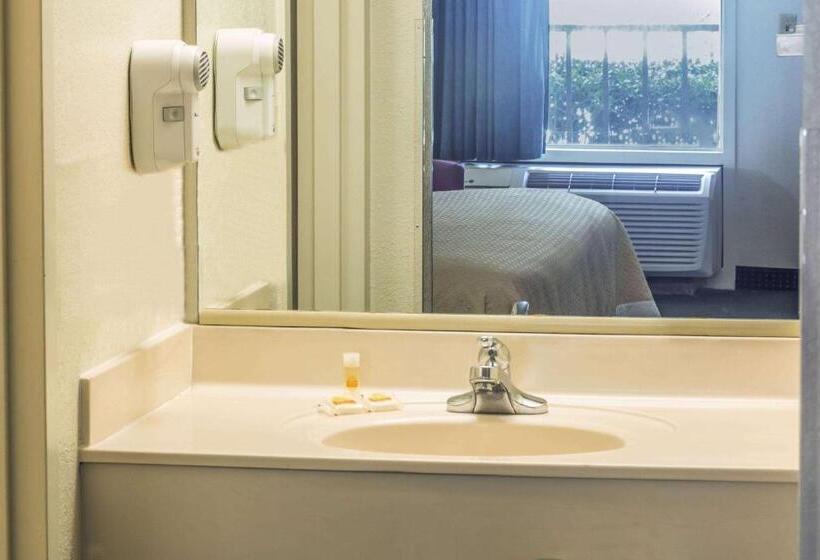 בית מלון כפרי Days Inn By Wyndham Lake Park/valdosta