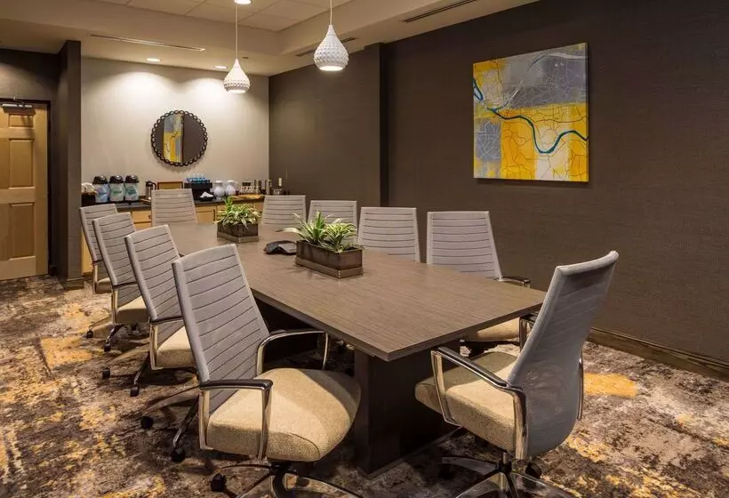 هتل Hilton Garden Inn Pittsburgh Airport