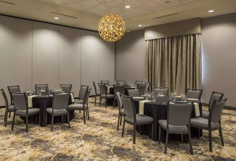 هتل Hilton Garden Inn Pittsburgh Airport