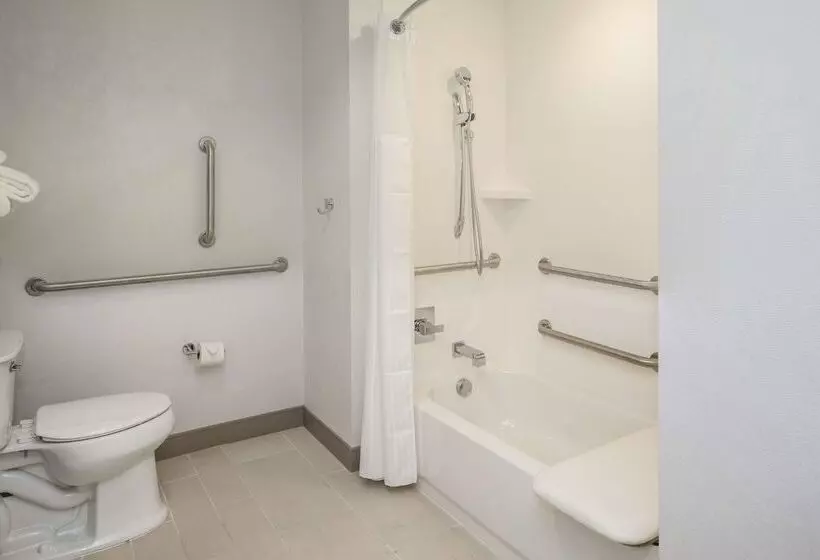 هتل Hilton Garden Inn Pittsburgh Airport