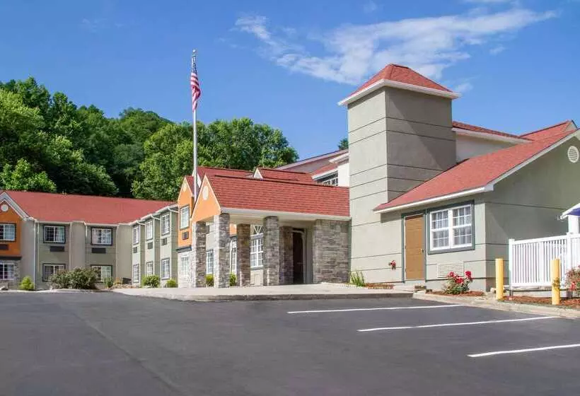 ホテル Quality Inn & Suites Maggie Valley   Cherokee Area
