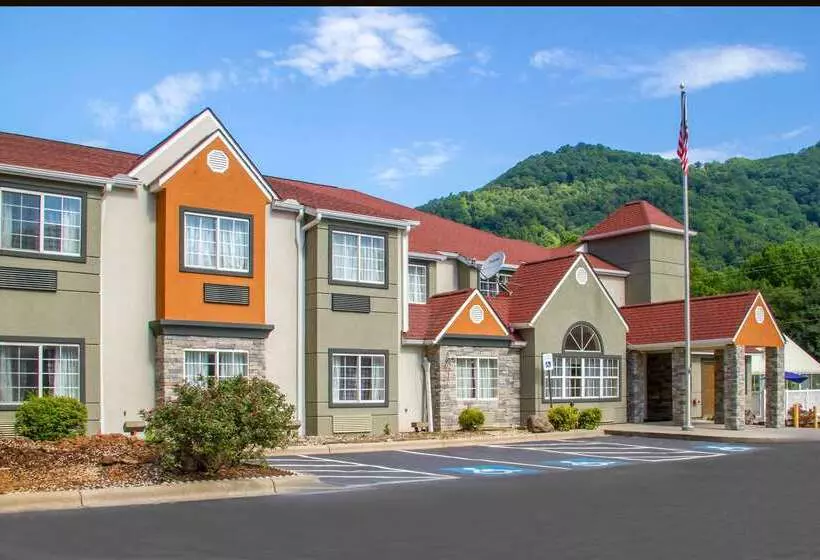 ホテル Quality Inn & Suites Maggie Valley   Cherokee Area