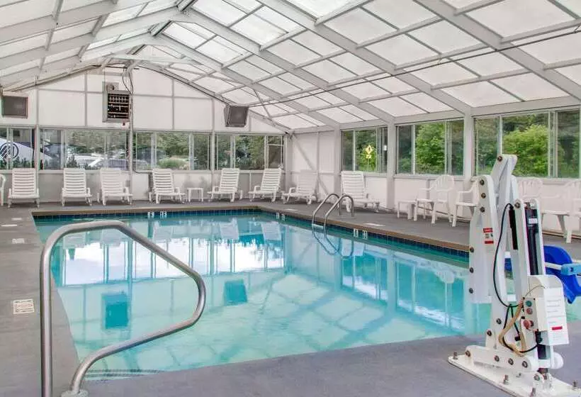 ホテル Quality Inn & Suites Maggie Valley   Cherokee Area