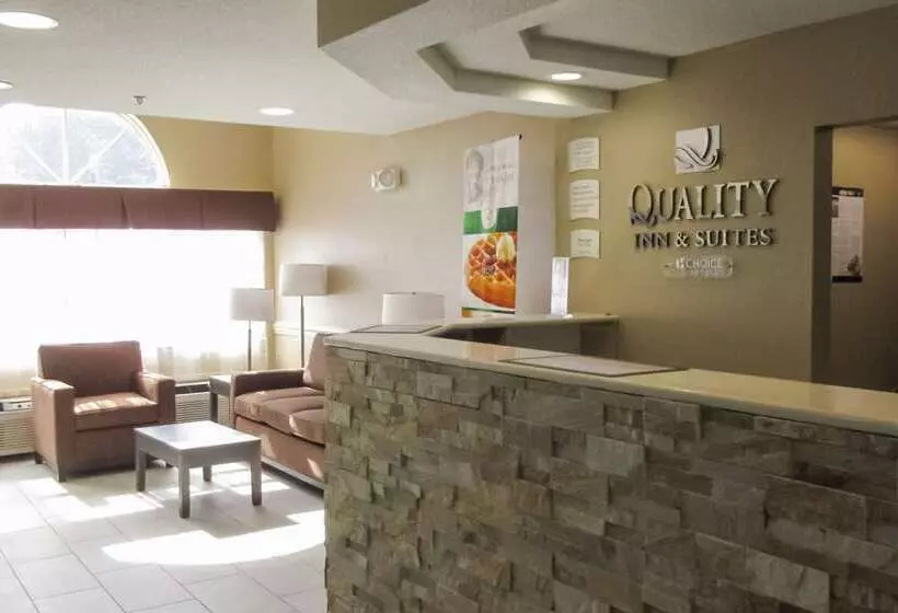 ホテル Quality Inn & Suites Maggie Valley   Cherokee Area