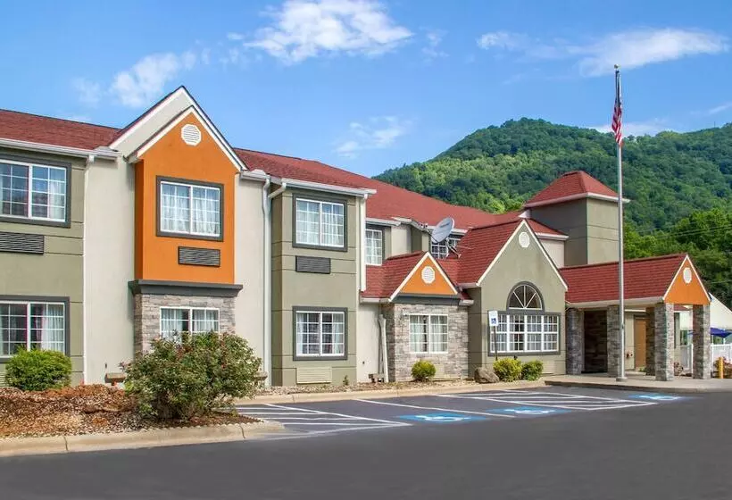 ホテル Quality Inn & Suites Maggie Valley   Cherokee Area