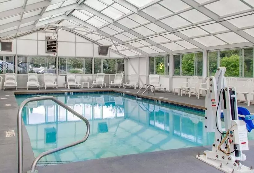 ホテル Quality Inn & Suites Maggie Valley   Cherokee Area