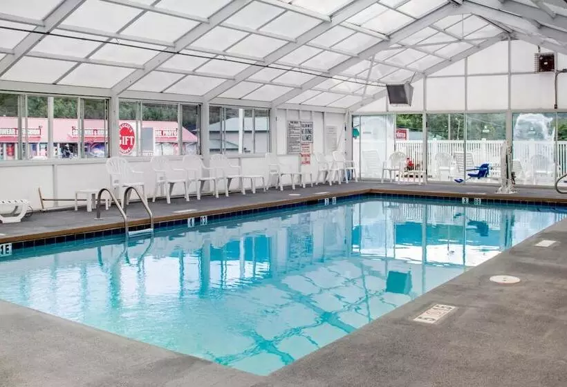 ホテル Quality Inn & Suites Maggie Valley   Cherokee Area