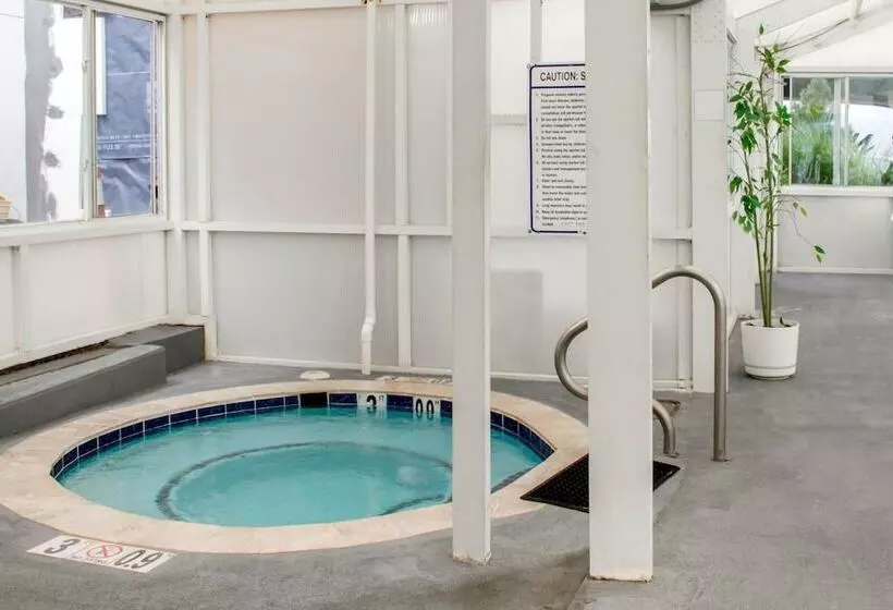 ホテル Quality Inn & Suites Maggie Valley   Cherokee Area