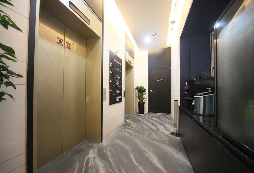 هتل Beomil Brown Dot