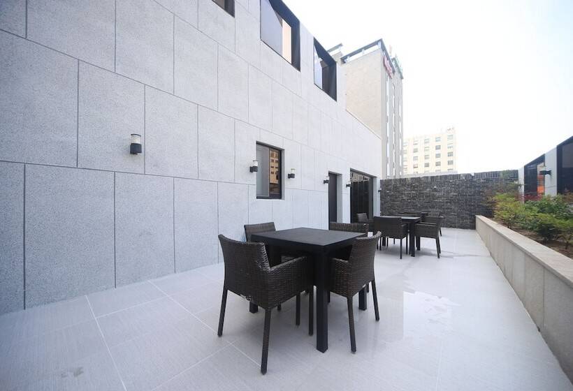 هتل Beomil Brown Dot