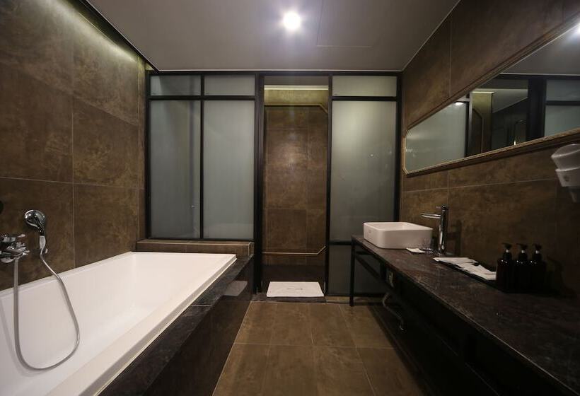 هتل Beomil Brown Dot