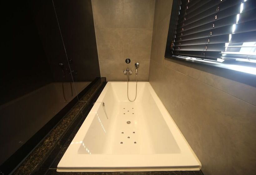 هتل Beomil Brown Dot