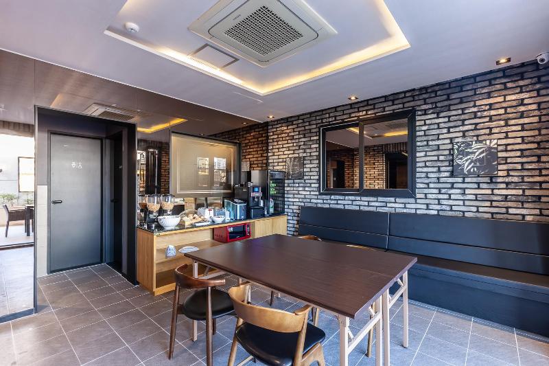 هتل Beomil Brown Dot