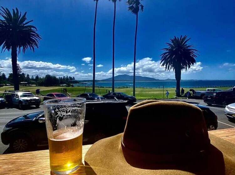 Отель Bermagui Beach