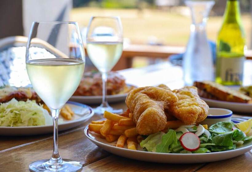 Отель Bermagui Beach