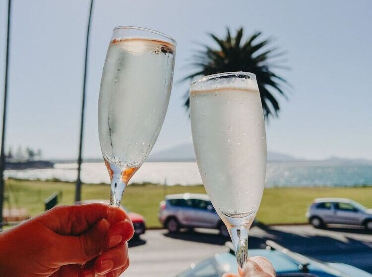 Отель Bermagui Beach