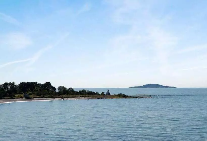 هتل Byxelkroks Marina Sea Resort
